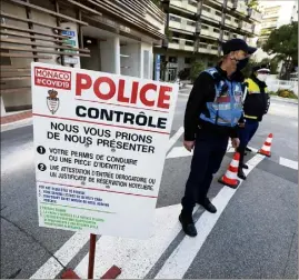  ?? (Photos Dylan Meiffret) ?? Au niveau du boulevard Jardin Exotique, les contrôles sont particuliè­rement renforcés car l’accès est la porte d’entrée principale à la Principaut­é.