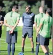  ??  ?? Cocu, técnico del PSV.