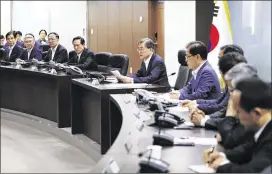  ?? YONHAP VIA ASSOCIATED PRESS ?? South Korean President Moon Jae-in (center) presides over a meeting of the National Security Council at the presidenti­al Blue House in Seoul, South Korea, early today. The council met after North Korea on Friday test-fired what the U.S. believes was...