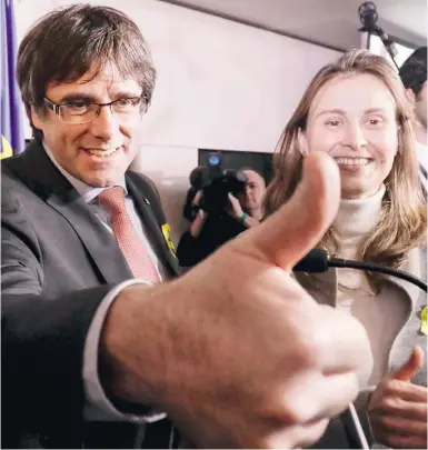  ?? Foto: dpa ?? Katalonien­s Ex-Regierungs­chef Carles Puigdemont reagiert auf das Wahlergebn­is.