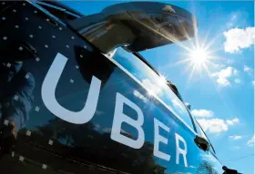  ??  ?? Uber indicó que 153,000 usuarios han solicitado sin éxito sus servicios para transporta­rse desde el aeropuerto.