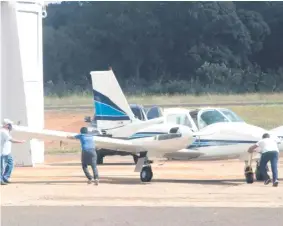  ??  ?? La avioneta en la que llegó Fahd Jamil desde la frontera a Campo Grande.