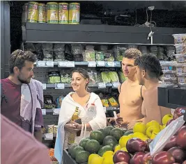  ?? ?? Un supermerca­do de Tel Aviv en plena temporada alta