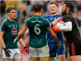  ?? SPORTSFILE ?? The thick of it: Kildare players (from left) David Hyland, Eoin Doyle and Mark Donnellan tussle with Conor McManus