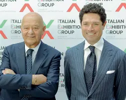  ??  ?? Amarcord Matteo Marzotto, a destra, a fianco del presidente di Ieg, Lorenzo Cagnoni, all’avvio della fusione