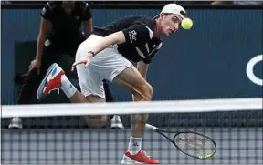  ??  ?? Le jeune tennisman de 22 ans affronte ce vendredi Raonic en quarts de finale.