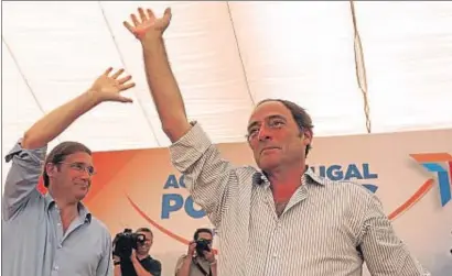  ?? JOSE MANUEL RIBEIRO / AFP ?? Paulo Portas, junto a Passos Coelho (izquierda) en un mitin durante la campaña del pasado octubre