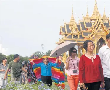  ?? THANARAK KHUNTON ?? Chinese tourists visit Ananta Samakhom Throne Hall in Bangkok.