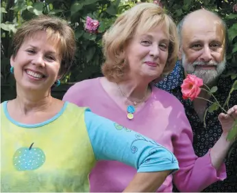  ?? CP FILE PHOTO ?? Sharon Hampson, Lois Lilienstei­n and Bram Morrison are shown in Toronto in July 2002.