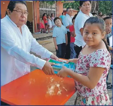  ??  ?? La Sedesyh mañana entregará paquetes de útiles escolares del programa “Aprende”