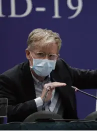  ??  ?? Bruce Aylward, an epidemiolo­gist who led a World Health Organizati­on field trip to Wuhan in February, speaks at a press briefing in Beijing on February 24