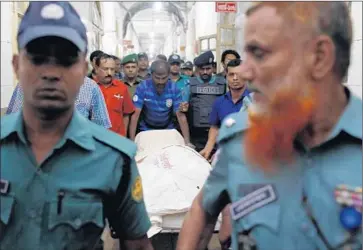  ?? A.M. Ahad
Associated Press ?? THE BODY of Faisal Arefin Dipon is brought to a hospital in Dhaka, Bangladesh. Dipon published American blogger Avijit Roy, who was slain here in February. Three other secular bloggers have been killed this year.