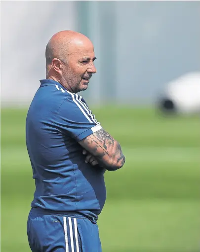  ??  ?? sampaoli y una singular defensa de Tapia: "chiqui, en parte, es víctima de una sociedad argentina exitista"