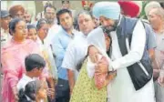  ?? SAMEER SEHGAL/HT PHOTO ?? ▪ Navjot Singh Sidhu is under fire following the accident at a function presided over by his wife Navjot Kaur.