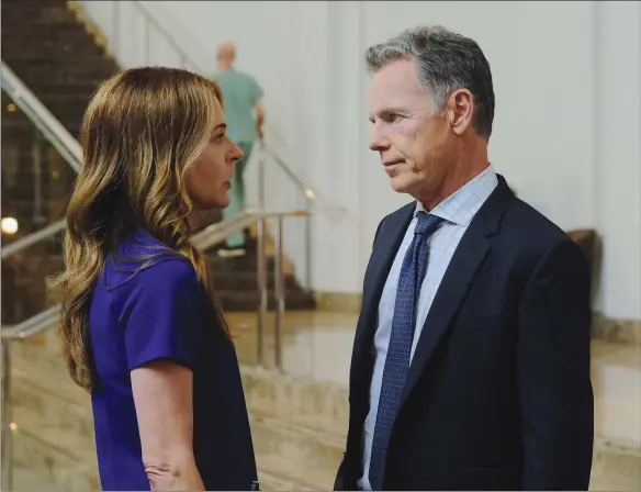  ?? ?? Jane Leeves and Bruce Greenwood in “The Resident”