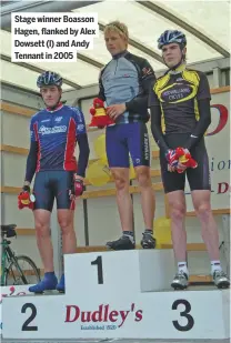  ??  ?? Stage winner Boasson Hagen, flanked by Alex Dowsett (l) and Andy Tennant in 2005