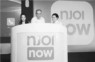  ??  ?? Salleh Keruak (middle) together with Astro Group chief executive officer Datuk Rohana Rozhan (left) officiates the launch of the Njoi Now applicatio­n yesterday. — Bernama photo