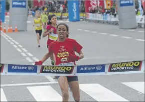  ?? Foto: MANEL MONTILLA ?? Salma Paralluelo entrando en meta en una de las ediciones de la Jean Bouin