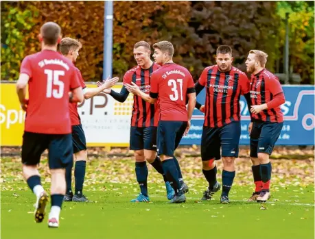  ?? Foto: Daniel Worsch ?? In der Hinrunde gab es oft Grund zum Jubeln: Der SV Bertoldshe­im ist in der A-Klasse Neuburg noch ungeschlag­en und führt die Tabelle an.