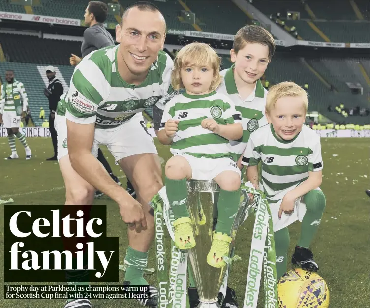 ??  ?? 0 Celtic captain Scott Brown and his children (from left to right) Kit, Shay and Sonny pose for a family snap with the Ladbrokes Premiershi­p trophy.