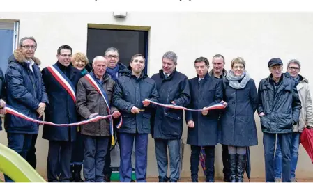  ??  ?? Les logements ont été inaugurés par le Président de Logisens, les élus départemen­taux, le secrétaire général de la préfecture du Cantal ainsi que les maires des deux communes.