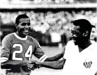  ?? / Kaizer Chiefs Archives ?? Kaizer Motaung during his heydays with legendary Pele.