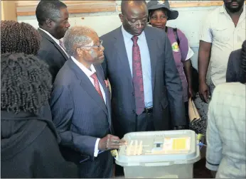  ?? PICTURE: MATTHEWS BALOYI/AFRICAN NEWS AGENCY (ANA) ?? Former president Robert Mugabe votes in the general elections at Mhofu Primary School in Highfield, Harare – a traditiona­l opposition stronghold.