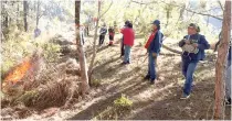  ?? CONTRIBUTE­D PHOTO ?? The simulation of controllin­g fire from spreading takes place among participan­ts of the Forest Fire Response and Basic First Aid and Life Support training, conducted by SNAP-Benguet and NPC.