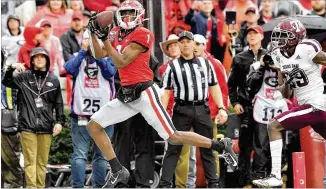  ?? HYOSUB SHIN/HYOSUB.SHIN@AJC.COM ?? While UGA receiver George Pickens had 57 yards and a TD catch, QB Jake Fromm admitted trying a glove on his throwing hand during the rainy Saturday game didn’t help him.