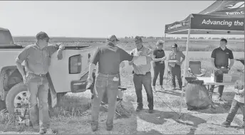  ??  ?? GROUP EFFORT: Volunteers with the Vauxhall and District Foodgrains project share a few words.