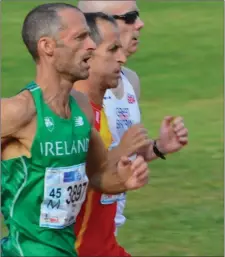  ??  ?? Mark O’Shea keeping an eye on his rivals in the 800m at the World Masters Championsh­ips.