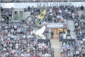  ?? PICTURES: SUPPLIED ?? DOUBLE BACKFLIP: Extreme sports stuntman and US motocross freestyler Travis Pastrana is coming to perform in Durban.