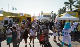  ??  ?? Une foule de visiteurs sont venus découvrir et jouer sur les stands. (Photo Eric Ottino)