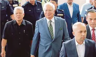  ?? PIC BY AIZUDDIN SAAD ?? Former prime minister Datuk Seri Najib Razak arriving at the Kuala Lumpur Court Complex yesterday.