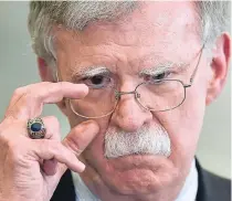  ?? AFP ?? El manuscrito del libro de John Bolton, exasesor de Trump agitó el debate en el marco el juicio en la cámara alta de EE. UU.