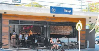  ?? Picture: Mike Batterham ?? Pinky’s on the ground floor of the Nobby Beach complex rebuilt after a fire.