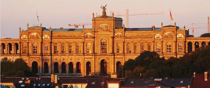 Abendzeitung Munchen 16 08 10 Die Stadt Leuchtet Und Strahlt Pressreader