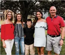  ?? CONTRIBUTE­D ?? The Thobe family (from left): Erica, Kinsey, Gavin, Aubrey and Dan, a math teacher and an assistant football coach at Marion Local who was diagnosed with a brain tumor in March.