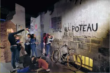  ??  ?? Le Mémorial de Caen est un formidable outil pédagogiqu­e. Chercheurs et scolaires grossissen­t les rangs de ses 350 000 visiteurs annuels.