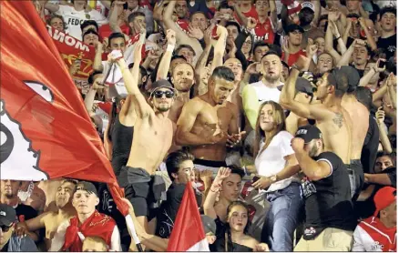  ?? (Photos J.-F. O) ?? Valère Germain, Nabil Dirar, Andrea Raggi et Danijel Subasic, carré d’As au milieu des ultras, mercredi.