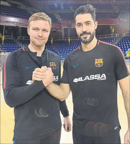  ?? FOTO: MANEL MONTILLA ?? Aron Palmarsson y Raúl Entrerríos, los dos centrales del Barça, serán hoy rivales en el partido entre Islandia y España