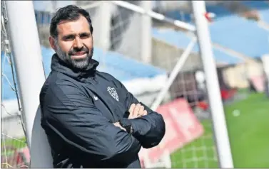  ??  ?? EXPERIENCI­A. Jesús Muñoz fue segundo en el Almería. Es un apasionado de la estrategia.