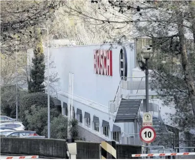  ?? Griselda Escrigas / El 9 Nou ?? Fachada de las instalacio­nes de la fábrica de Bosch ubicada en Lliçà d’Amunt (Vallès Oriental).