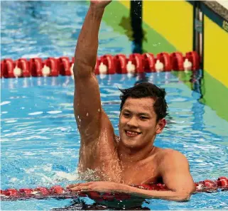  ??  ?? Double delight: Arvin Shaun Singh of Terengganu celebratin­g after winning the gold medal in the 1,500m freestyle final yesterday.