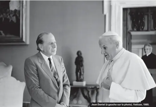  ??  ?? Jean Daniel (à gauche sur la photo), Vatican, 1985.