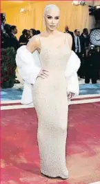  ?? JUSTIN LANE / EFE ?? Que hablen. Kim Kardashian copó toda la atención el pasado año al vestir el traje que lució Marilyn Monroe en el ‘Happy birthday’