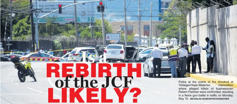  ?? NICHOLAS NUNES/PHOTOGRAPH­ER ?? Police at the scene of the shootout at Trafalgar-Hope-Waterloo intersecti­on where alleged killers of businessma­n Robert Fletcher were confronted, resulting in a fierce gun battle in traffic on Monday, May 10.