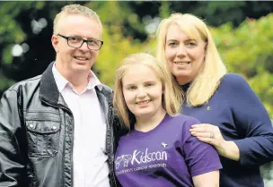  ?? Dominic Salter ?? ●●Charlotte Jennings with mum and dad, Paul and Lynne