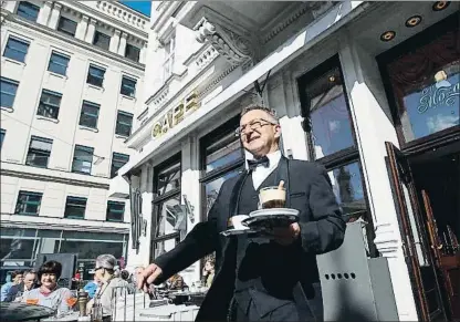  ?? MATHIAS KNIEPEISS / GETTY ?? La terraza del emblemátic­o establecim­iento de la capital austriaca