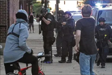  ?? BILL LACKEY / STAFF ?? MAY 31, 2020: The tension was high as the Springfiel­d Police Division tries to clear remaining protesters out of the street at the intersecti­on of Columbia and North Limestone streets.
